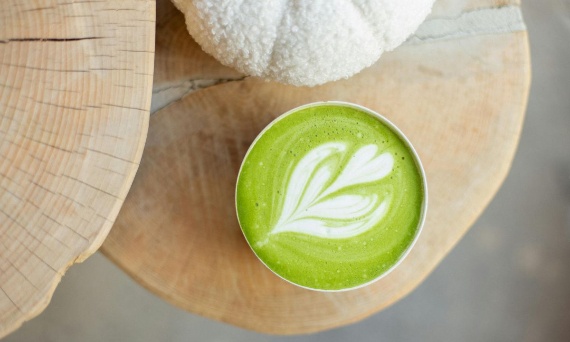 Czym jest jest matcha i dlaczego stała się tak popularna?